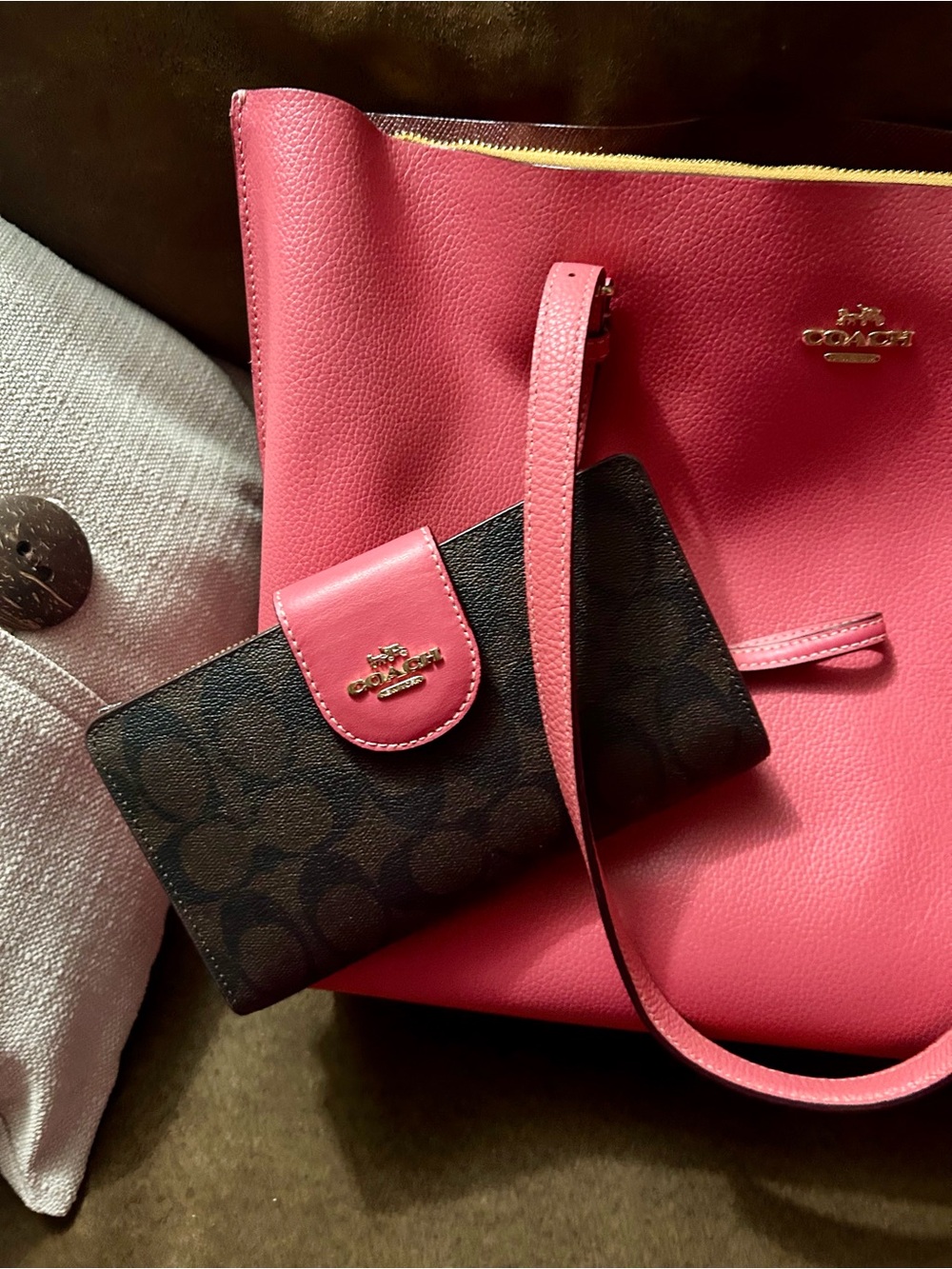 Authentic Coach Pink Tote with matching Signature Wallet - Picture 1 of 5